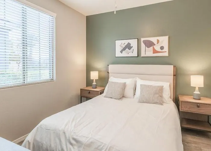 Landing Modern With Amazing Amenities * Avondale