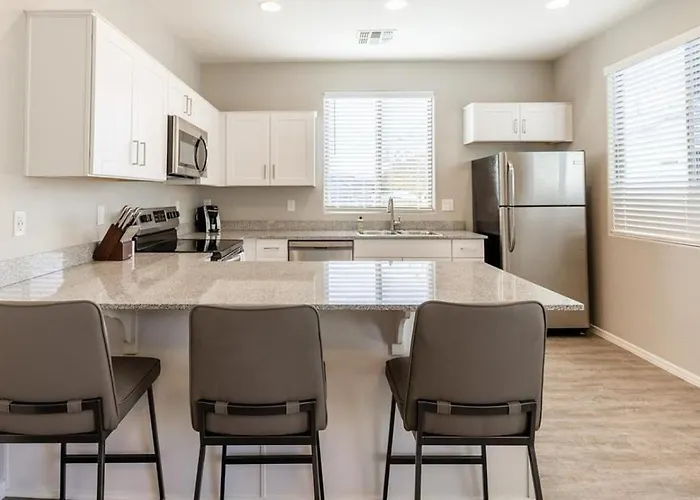 Landing Modern With Amazing Amenities Avondale